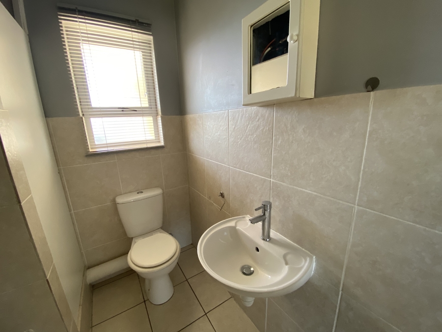 To Let 2 Bedroom Property for Rent in Muizenberg Western Cape